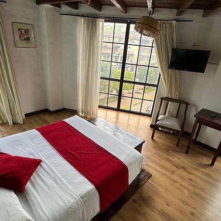 Hotel Noris אלאוסי מראה חיצוני תמונה