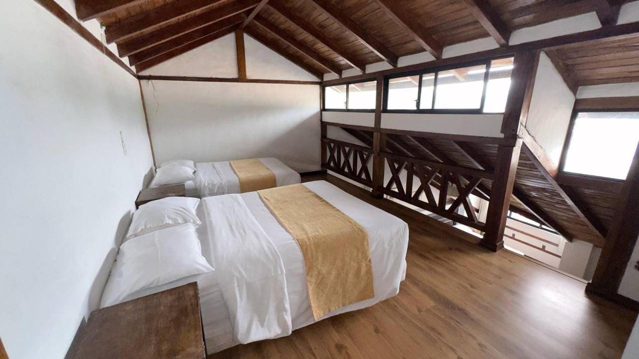 Hotel Noris אלאוסי מראה חיצוני תמונה