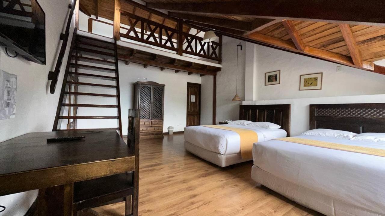Hotel Noris אלאוסי מראה חיצוני תמונה