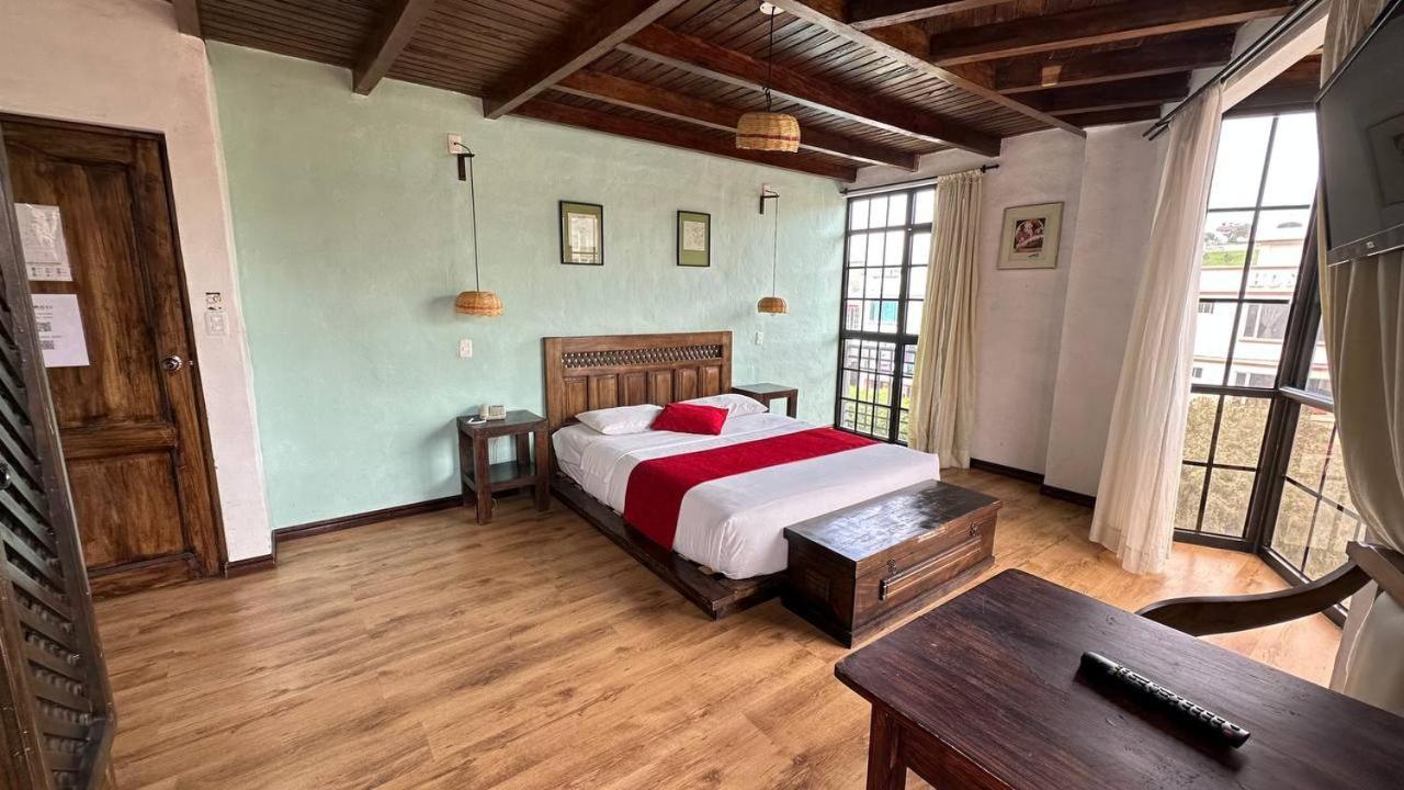 Hotel Noris אלאוסי מראה חיצוני תמונה