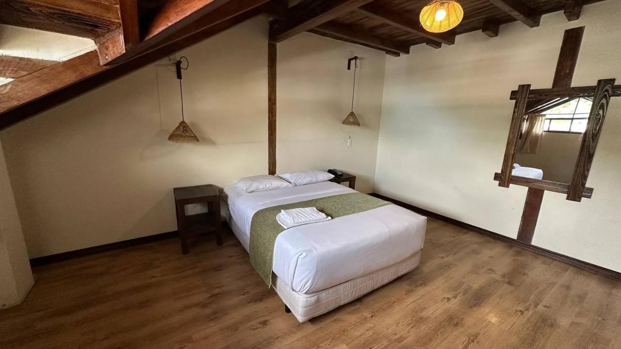 Hotel Noris אלאוסי מראה חיצוני תמונה